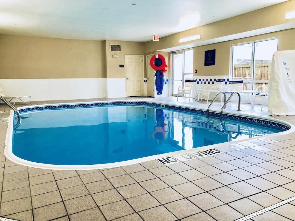 คอมฟอร์ต สวีท เทราโฮต ยูนิเวอร์ซิตี้แอเรีย Hotel Terre Haute ภายนอก รูปภาพ