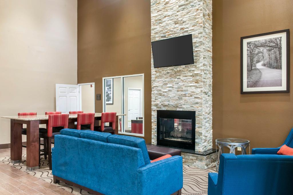 คอมฟอร์ต สวีท เทราโฮต ยูนิเวอร์ซิตี้แอเรีย Hotel Terre Haute ภายนอก รูปภาพ