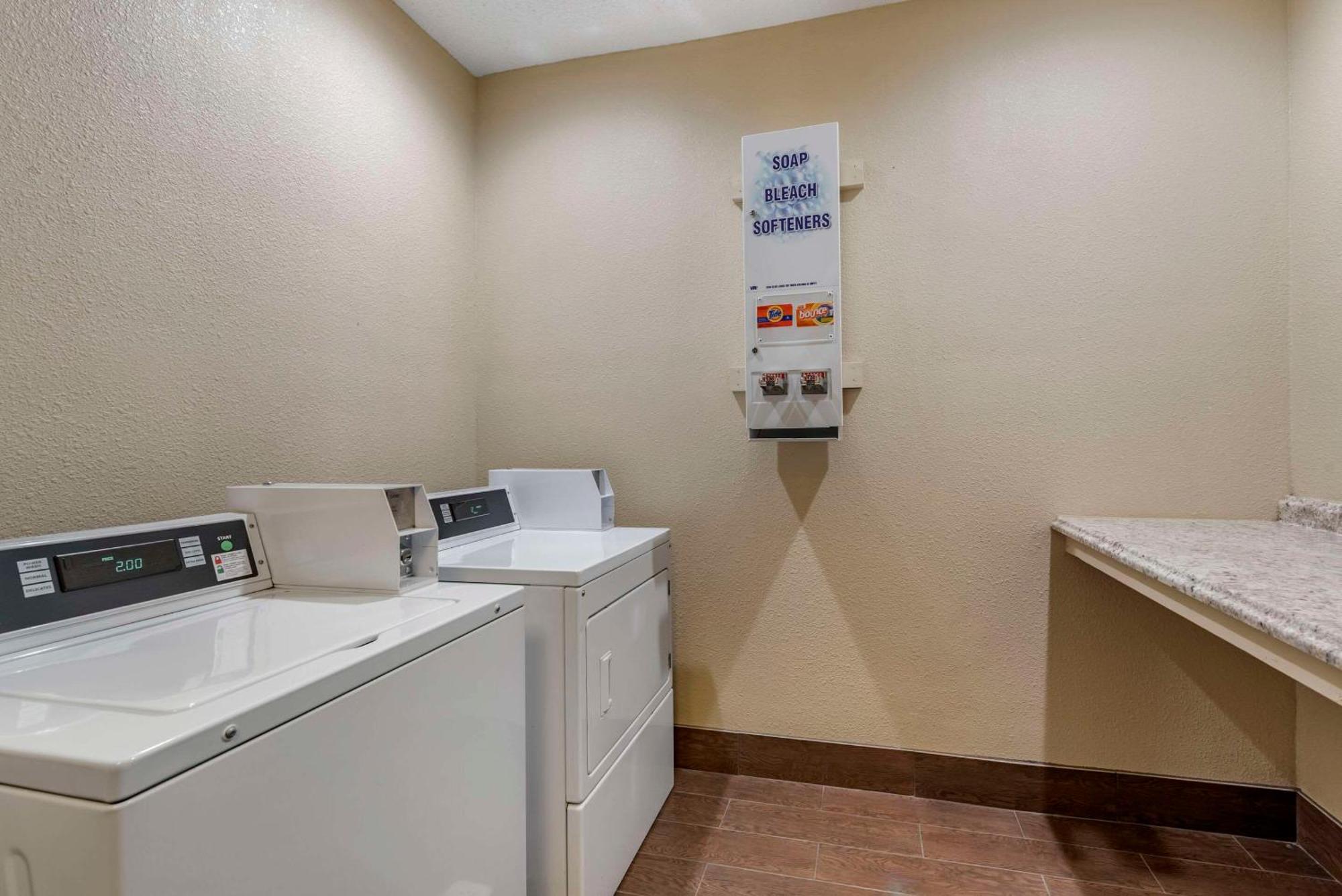 คอมฟอร์ต สวีท เทราโฮต ยูนิเวอร์ซิตี้แอเรีย Hotel Terre Haute ภายนอก รูปภาพ