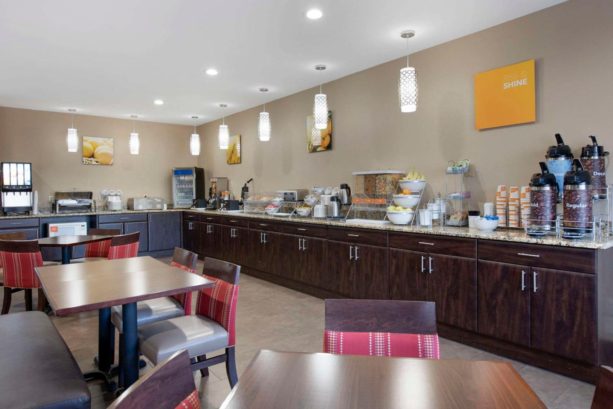 คอมฟอร์ต สวีท เทราโฮต ยูนิเวอร์ซิตี้แอเรีย Hotel Terre Haute ภายนอก รูปภาพ