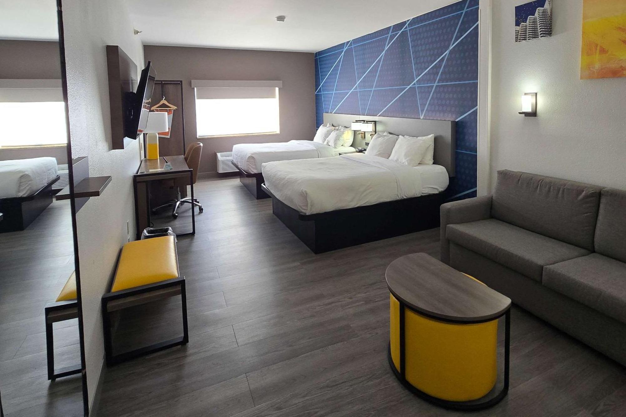 คอมฟอร์ต สวีท เทราโฮต ยูนิเวอร์ซิตี้แอเรีย Hotel Terre Haute ภายนอก รูปภาพ