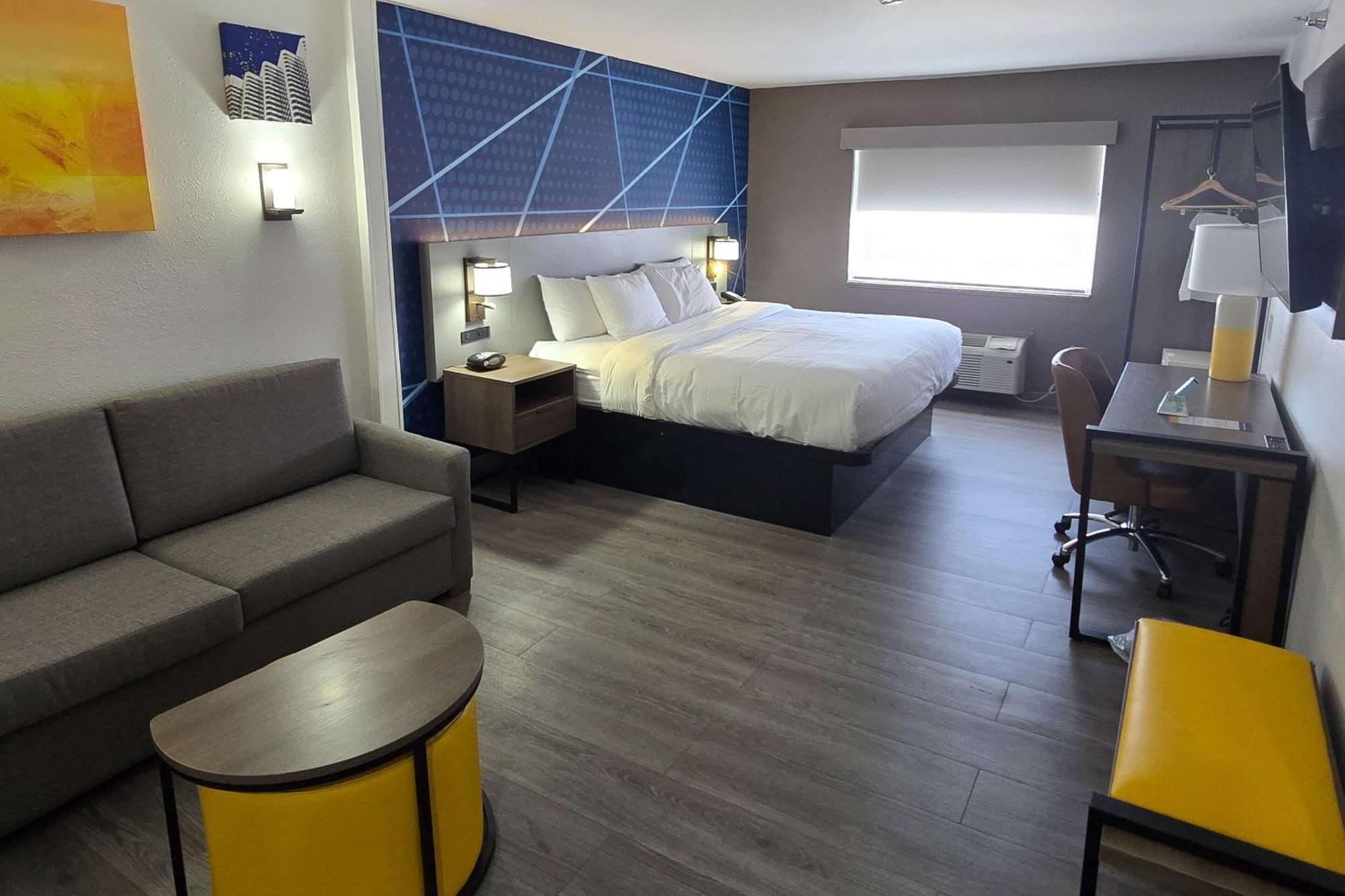 คอมฟอร์ต สวีท เทราโฮต ยูนิเวอร์ซิตี้แอเรีย Hotel Terre Haute ภายนอก รูปภาพ