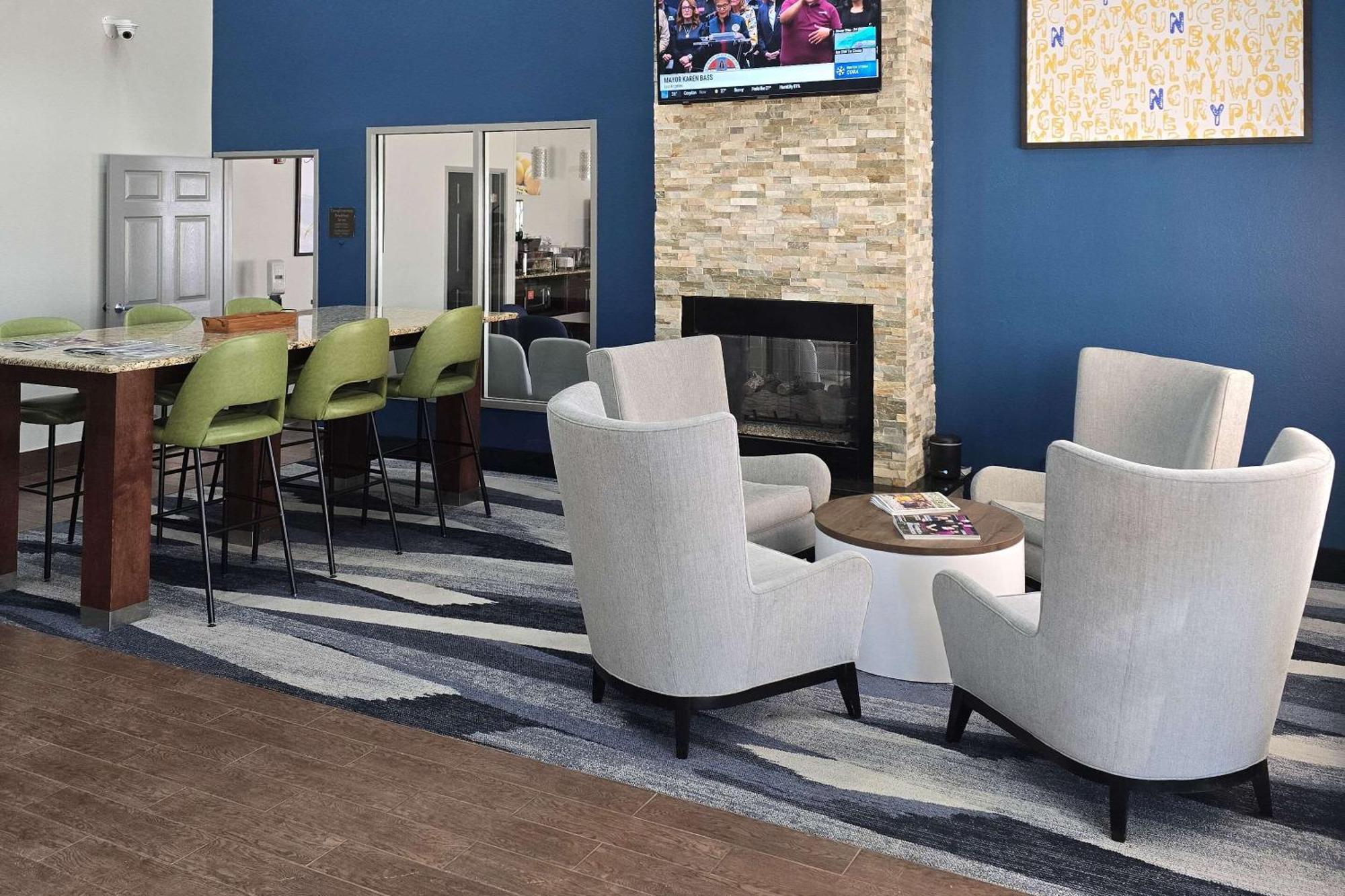 คอมฟอร์ต สวีท เทราโฮต ยูนิเวอร์ซิตี้แอเรีย Hotel Terre Haute ภายนอก รูปภาพ