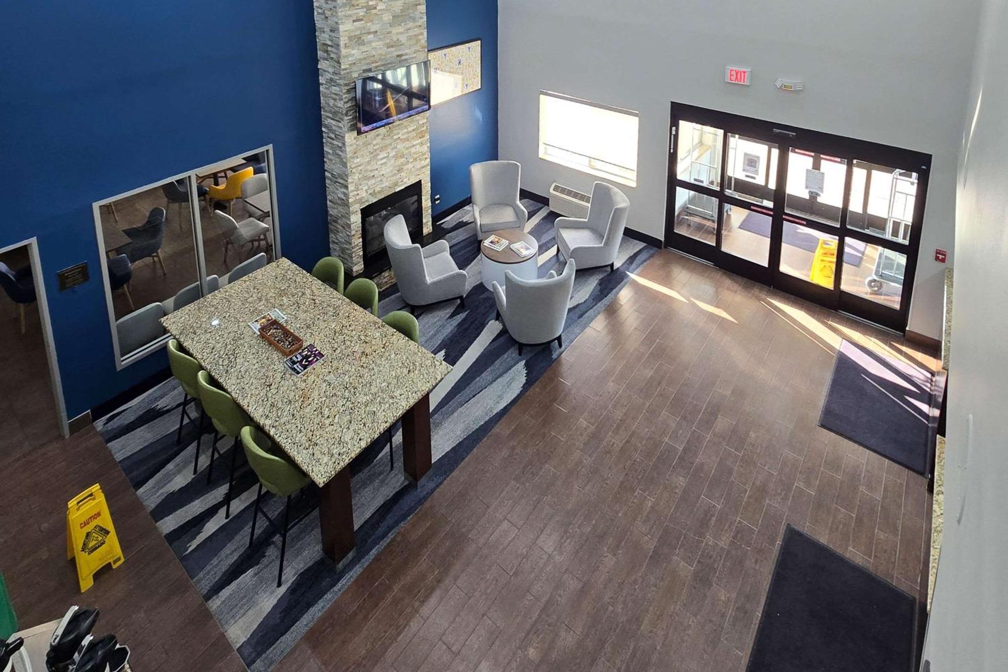 คอมฟอร์ต สวีท เทราโฮต ยูนิเวอร์ซิตี้แอเรีย Hotel Terre Haute ภายนอก รูปภาพ